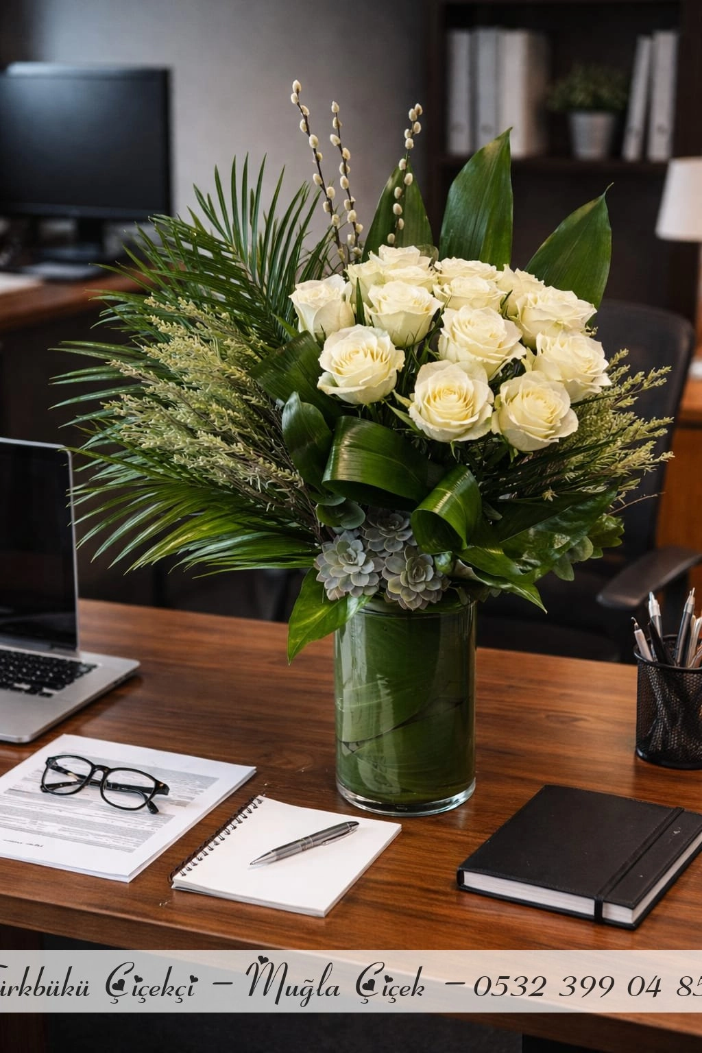 10 Adet Cam Vazoda Beyaz Güller