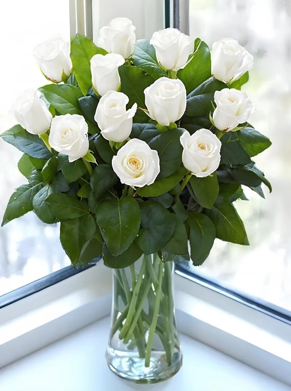 Vazoda 12 Beyaz Gül Buketi